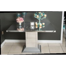 Cacke Mirror Table